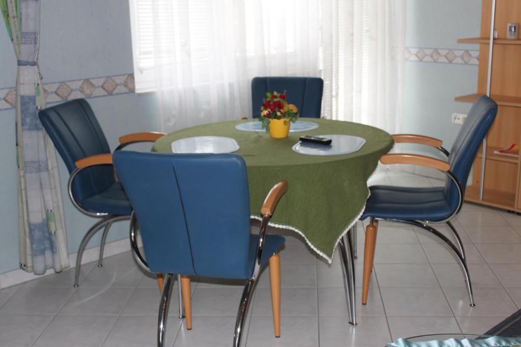 Orwa Apartmanok - Fenyofa Koez Zalakaros Kamer foto