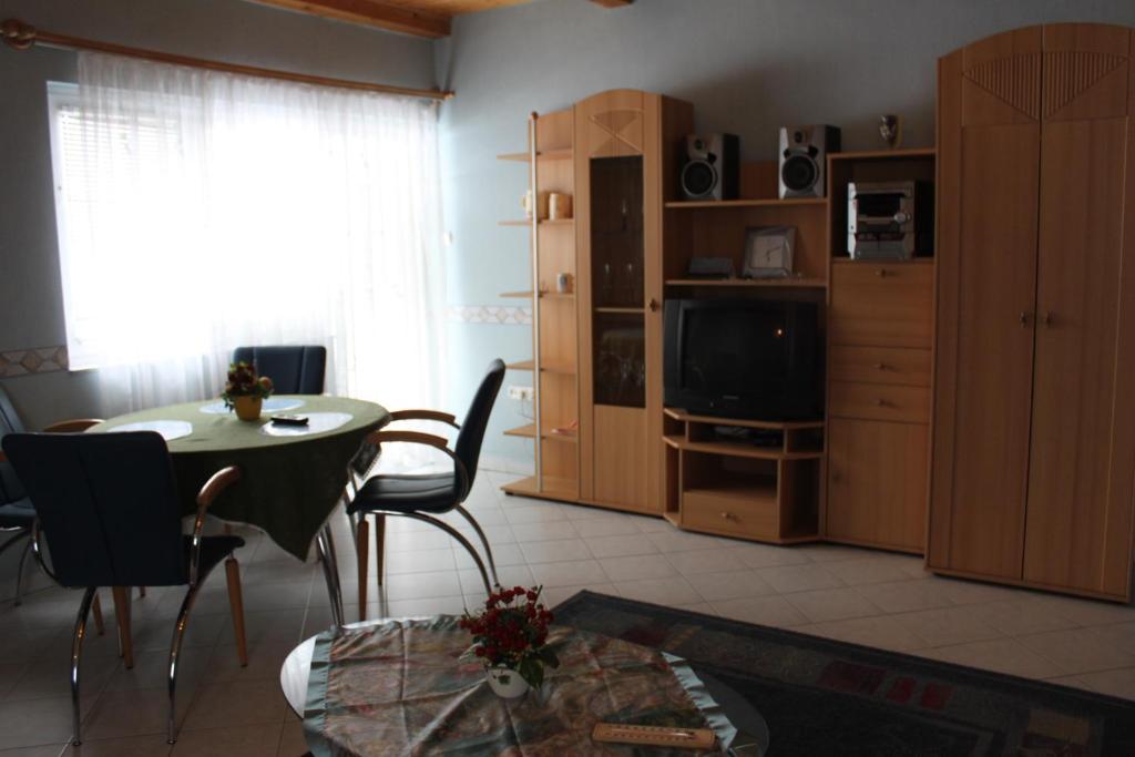 Orwa Apartmanok - Fenyofa Koez Zalakaros Kamer foto